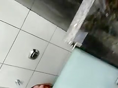 Novinha bebada metendo no banheiro masculino