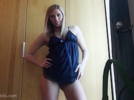 Nslip Gorgeous Young Blonde Hottie On Her Webcam