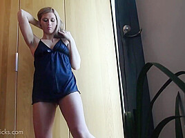 Nslip Gorgeous Young Blonde Hottie On Her Webcam