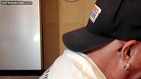 Oral gloryhole DILF sucks cock at home in amateur video