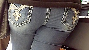 PAWG MILF Booty Close Up Check Out