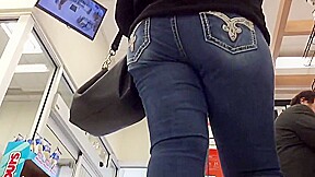 PAWG MILF Booty Close Up Check Out
