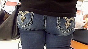 PAWG MILF Booty Close Up Check Out