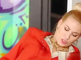 Pee Blonde Gets Facial