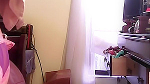 Preggo wife caught after shower