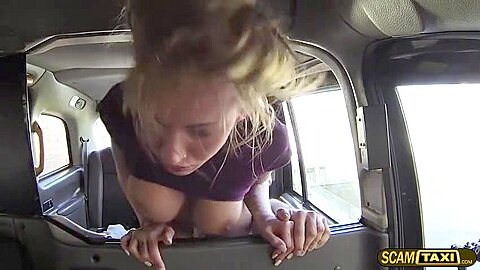 Quick Sex With This Hottie Customer On The Taxicab