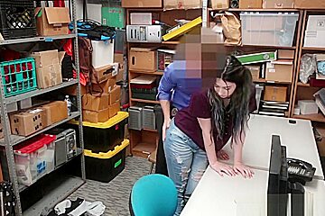 Racked Amilia Onyx Gets Fucked By Detective