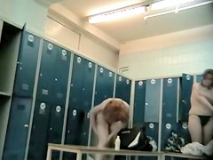 Redhead amateur shows her sexy body in changing room