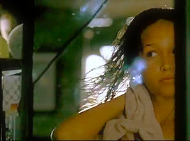 Roxanne Jordan,Mercedes Cabral in Serbis (2008)