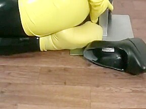 Rubberdoll vibrating