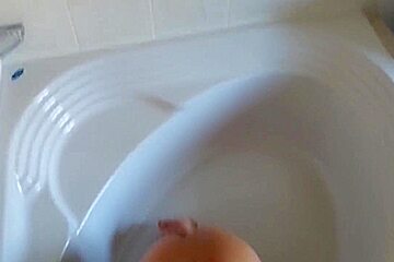 Selenas Naked Sex Games In Bathroom And In Bed