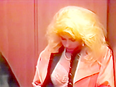 Settling in the elevator