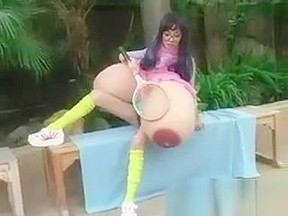 Sexy Brunette Babe Gets Horny Showing