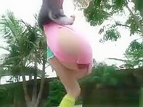 Sexy Brunette Babe Gets Horny Showing