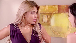 Sexy Latina stepmom tastes teenage Les