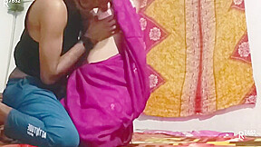 Shadisuda Unsatisfied Sali Ko Apne Wife Ke Same Lund Chudwaya Or Gand Markar Pani Gand Pe Nikal Diya