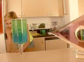 She discovers the sex toys of (not) her stepsister 
