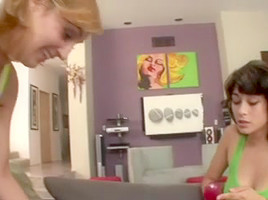 She discovers the sex toys of (not) her stepsister 