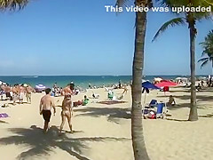 Sideways view of naked pussy mound