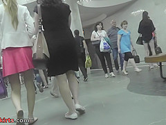 Slim girl upskirt scene attracts with tasty bubble ass