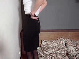 Slutty Stepmommy Gets A Creampie In Black Pantyhose