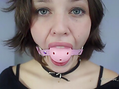 Small Titted Babe Toys Her Pussy On Webcam