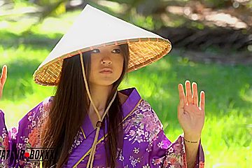 Soldier Controls Asian Prince - Lulu Chu And Louise Louellen