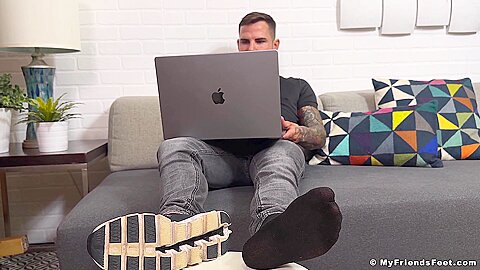 Spy on Archer's Feet - Archer