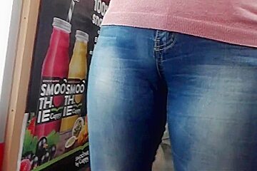 Starched convex pussy in tight jeans