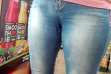 Starched convex pussy in tight jeans