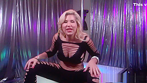 StickyAsian18 Dee takes cum spray hard in the mouth
