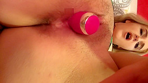 Stoner chick masturbates with her vibrator till she cums
