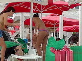 Sunbathers' Sexy Selfies