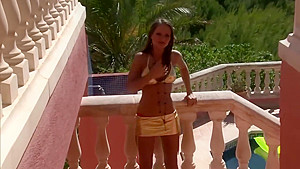 Tanned Beauty Shows Off Her Body - Julia Reaves