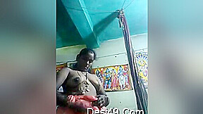 Today Exclusive- Desi Bhabhi Strip Her Saree And Showing Boobs And Pussy