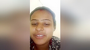 Today Exclusive -bhabhi Shows Her Boobs
