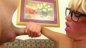 Twerking mature in stockings jerking off dude