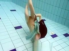 Un striptease aquatique trs excitant