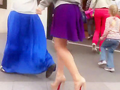 Upskirt look under milf's purple skirt