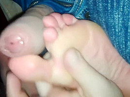 Using her sleepy milf toes again