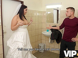 VIP4K Being locked in the bathroom, sexy bride doesnt lose time and seduces random guy