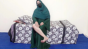 Very Hot Pakistani Muslim Niqab Women Masturbation By Dildo