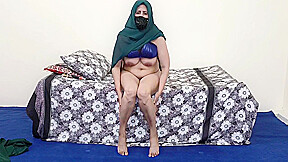 Very Hot Pakistani Muslim Niqab Women Masturbation By Dildo