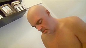 Viktor folla a Cheftu