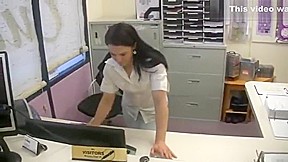 Wetting At Work - Ineed2pee (Cheyenne)