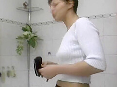 Wild German Lady Shaving Her Pussy In Her Sexy Stockings