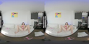 Young Matty Strange Object Pussy Insertion Using A Hairbrush To Get Off