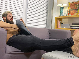 Zeek's Feet Worshiped For Rent - Zeek