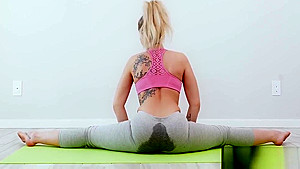 Zoey Monroe loves to workout and it shows doing her floor routine