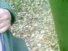 abuelo se corre en el campo